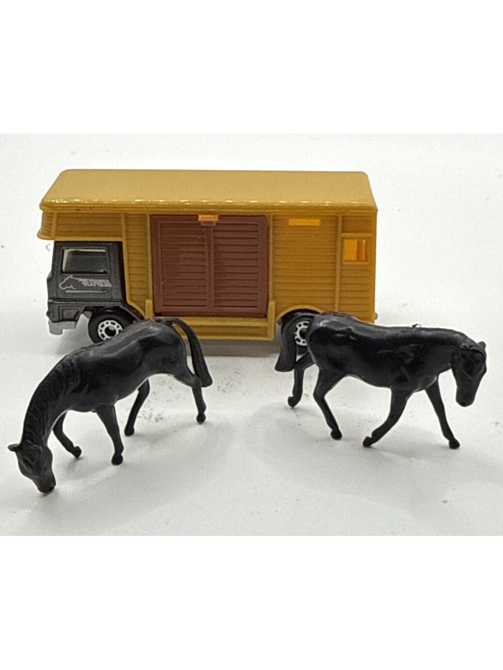 1977 MATCHBOX HORSE BOX TRUCK BEDFORD ENGLAND LESNEY No 40 with HORSE